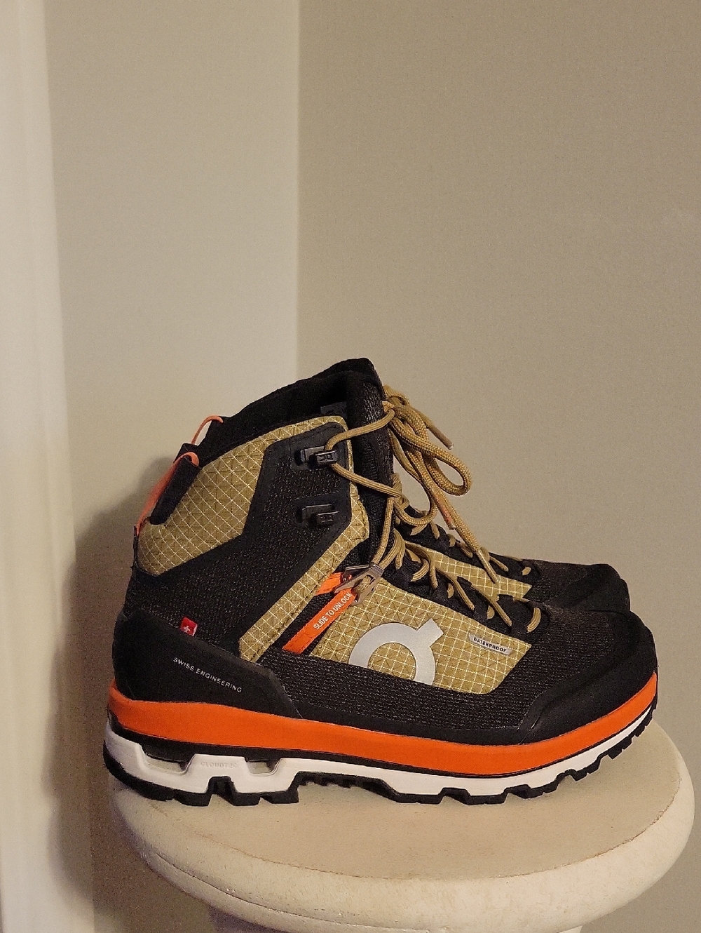 On Cloudalpine On Cloud Trail Hiking Boots Safari Black Women's size 7 New